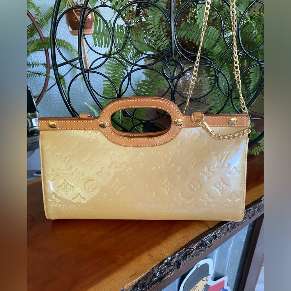Louis Vuitton Monogram Vernis Roxbury - Picture 8 of 14